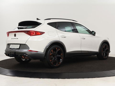 CUPRA Formentor 1.4 e-Hybrid VZ | 245pk | Stoel & stuurverwarming | Trekhaak | 360 camera | Carplay | Adaptive cruise | Navigatie | Sfeerverlichting | Full LED | Keyless | PHEV