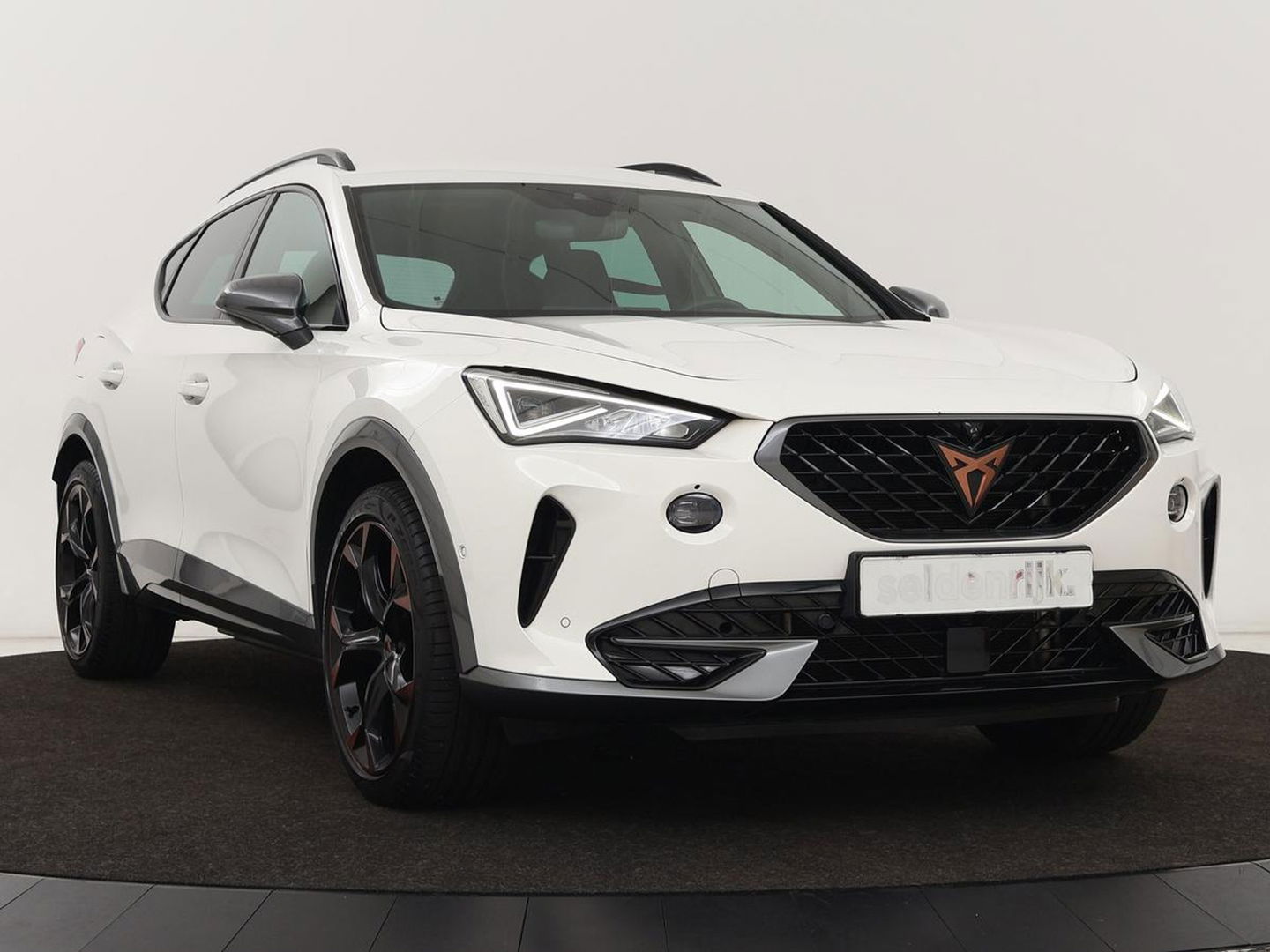 CUPRA Formentor 1.4 e-Hybrid VZ | 245pk | Stoel & stuurverwarming | Trekhaak | 360 camera | Carplay | Adaptive cruise | Navigatie | Sfeerverlichting | Full LED | Keyless | PHEV