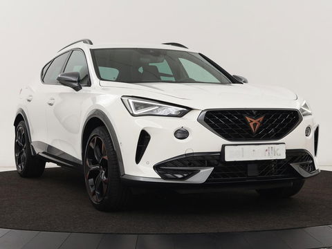 CUPRA Formentor 1.4 e-Hybrid VZ | 245pk | Stoel & stuurverwarming | Trekhaak | 360 camera | Carplay | Adaptive cruise | Navigatie | Sfeerverlichting | Full LED | Keyless | PHEV