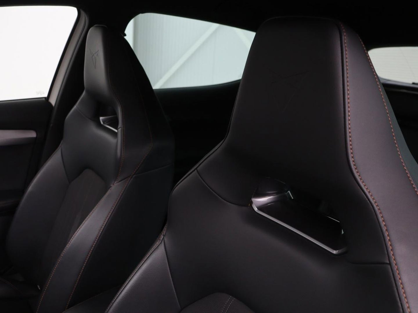 CUPRA Formentor 1.4 e-Hybrid VZ | 245pk | Stoel & stuurverwarming | Trekhaak | 360 camera | Carplay | Adaptive cruise | Navigatie | Sfeerverlichting | Full LED | Keyless | PHEV