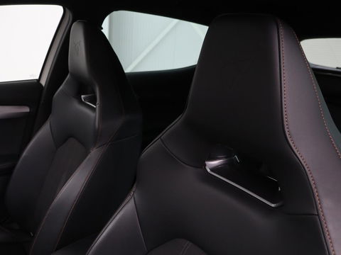 CUPRA Formentor 1.4 e-Hybrid VZ | 245pk | Stoel & stuurverwarming | Trekhaak | 360 camera | Carplay | Adaptive cruise | Navigatie | Sfeerverlichting | Full LED | Keyless | PHEV