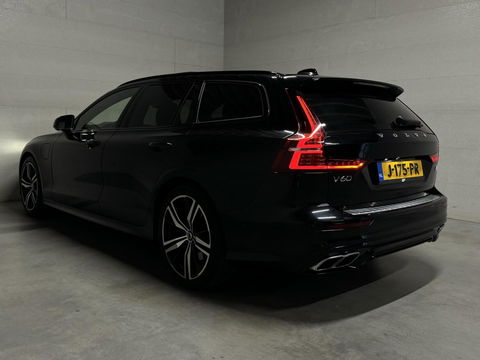 Volvo V60 2.0 T8 Recharge AWD R-Design B&W 360° Pano HUD Trekh. NAP