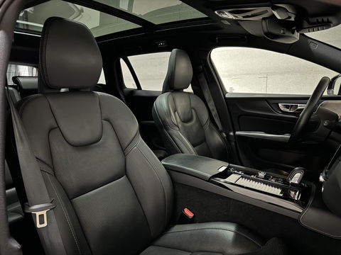 Volvo V60 2.0 T8 Recharge AWD R-Design B&W 360° Pano HUD Trekh. NAP