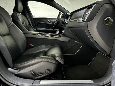 Volvo V60 2.0 T8 Recharge AWD R-Design B&W 360° Pano HUD Trekh. NAP