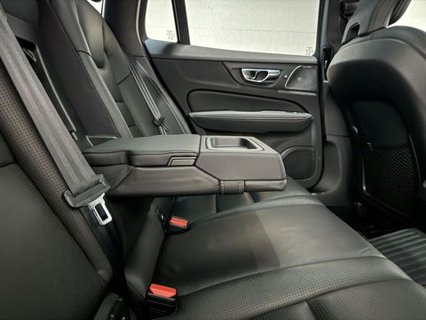 Volvo V60 2.0 T8 Recharge AWD R-Design B&W 360° Pano HUD Trekh. NAP