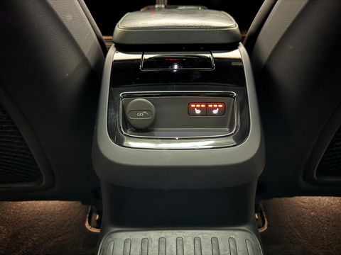 Volvo V60 2.0 T8 Recharge AWD R-Design B&W 360° Pano HUD Trekh. NAP