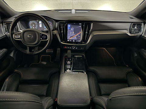 Volvo V60 2.0 T8 Recharge AWD R-Design B&W 360° Pano HUD Trekh. NAP