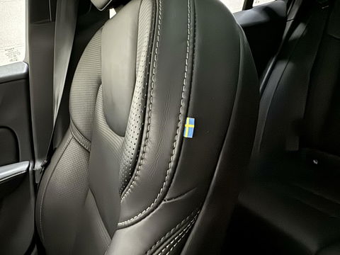 Volvo V60 2.0 T8 Recharge AWD R-Design B&W 360° Pano HUD Trekh. NAP