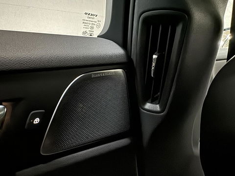 Volvo V60 2.0 T8 Recharge AWD R-Design B&W 360° Pano HUD Trekh. NAP