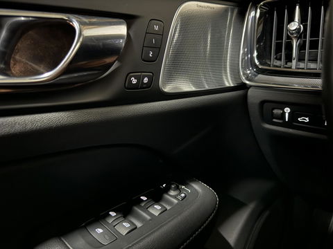 Volvo V60 2.0 T8 Recharge AWD R-Design B&W 360° Pano HUD Trekh. NAP