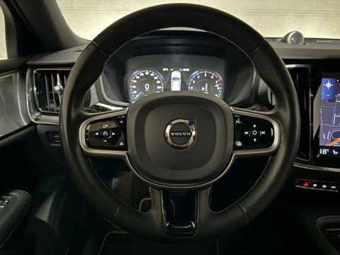 Volvo V60 2.0 T8 Recharge AWD R-Design B&W 360° Pano HUD Trekh. NAP