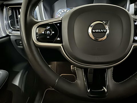 Volvo V60 2.0 T8 Recharge AWD R-Design B&W 360° Pano HUD Trekh. NAP