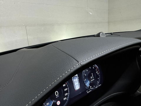 Volvo V60 2.0 T8 Recharge AWD R-Design B&W 360° Pano HUD Trekh. NAP