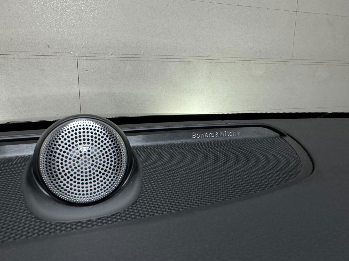 Volvo V60 2.0 T8 Recharge AWD R-Design B&W 360° Pano HUD Trekh. NAP