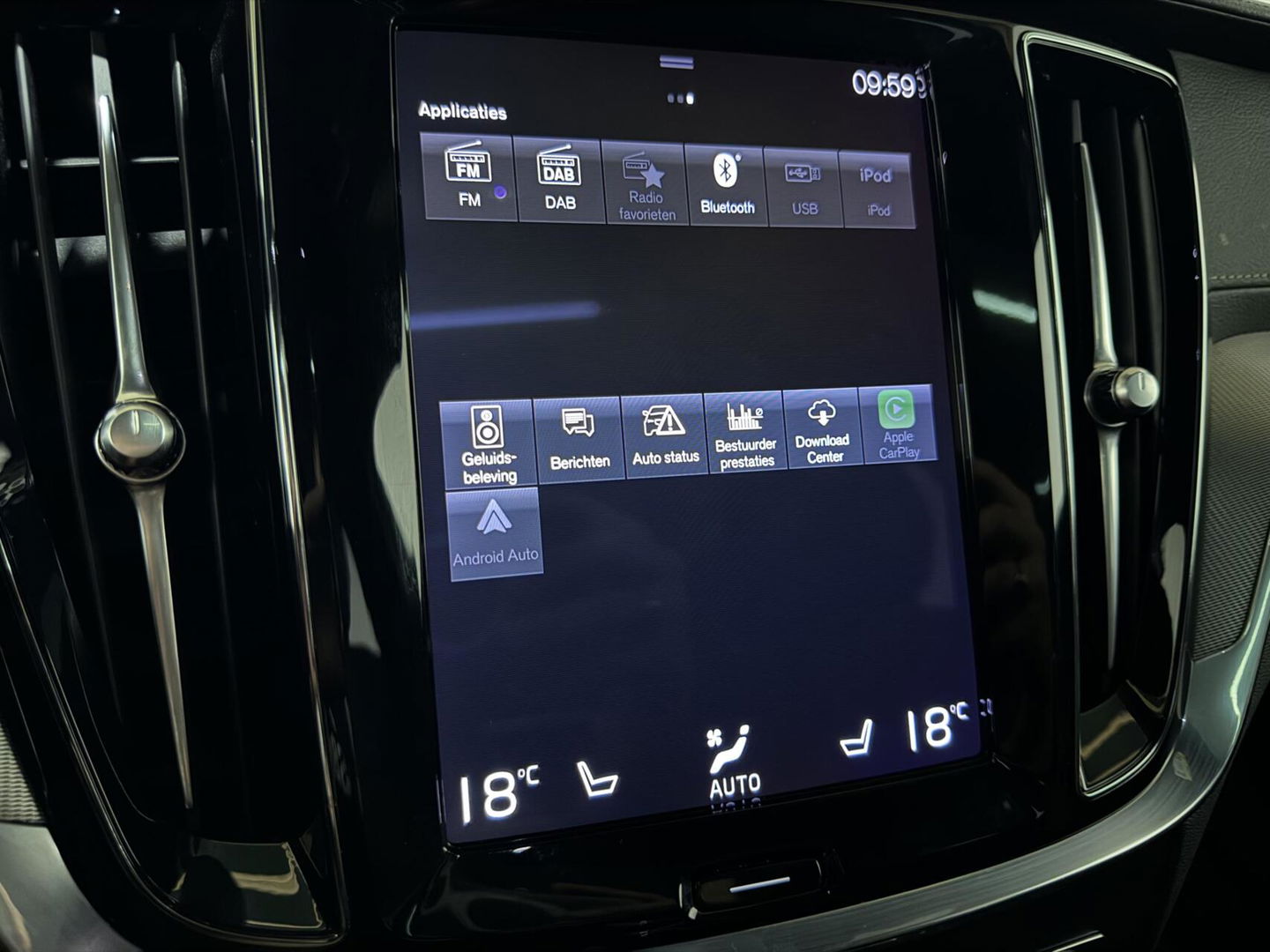 Volvo V60 2.0 T8 Recharge AWD R-Design B&W 360° Pano HUD Trekh. NAP