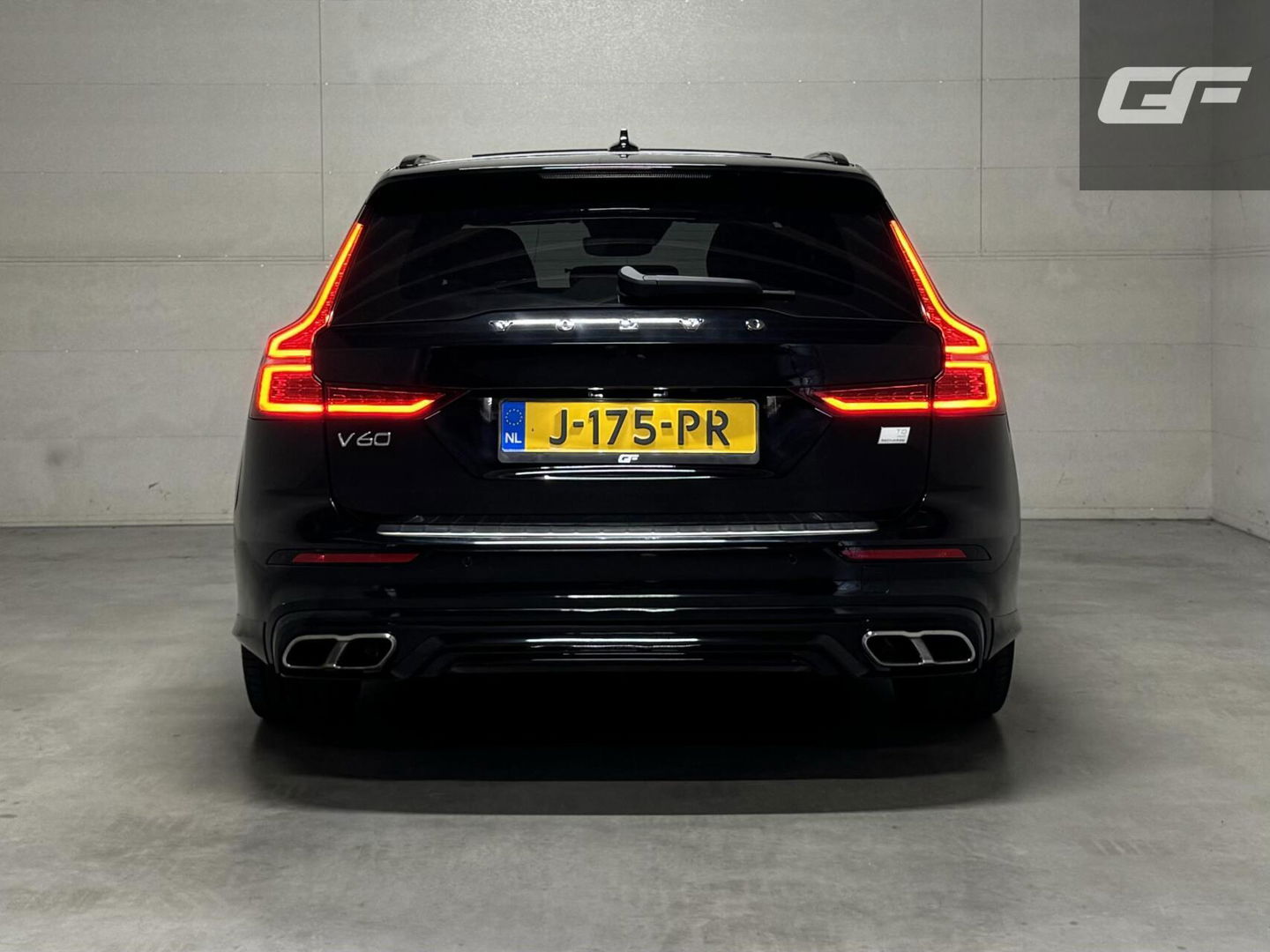 Volvo V60 2.0 T8 Recharge AWD R-Design B&W 360° Pano HUD Trekh. NAP