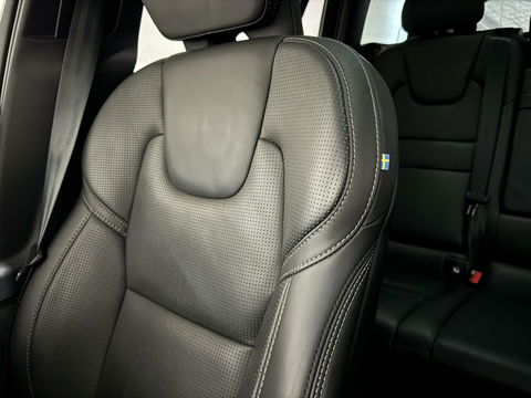 Volvo V60 2.0 T8 Recharge AWD R-Design B&W 360° Pano HUD Trekh. NAP