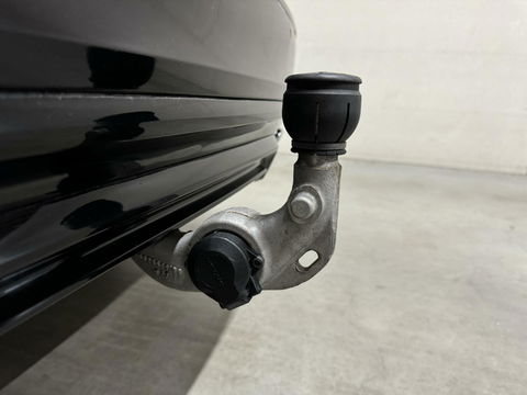 Volvo V60 2.0 T8 Recharge AWD R-Design B&W 360° Pano HUD Trekh. NAP