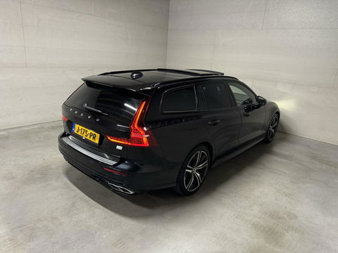 Volvo V60 2.0 T8 Recharge AWD R-Design B&W 360° Pano HUD Trekh. NAP