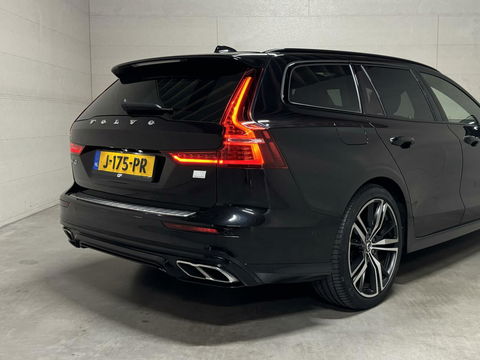 Volvo V60 2.0 T8 Recharge AWD R-Design B&W 360° Pano HUD Trekh. NAP