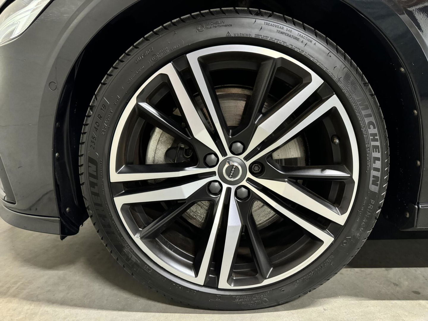 Volvo V60 2.0 T8 Recharge AWD R-Design B&W 360° Pano HUD Trekh. NAP