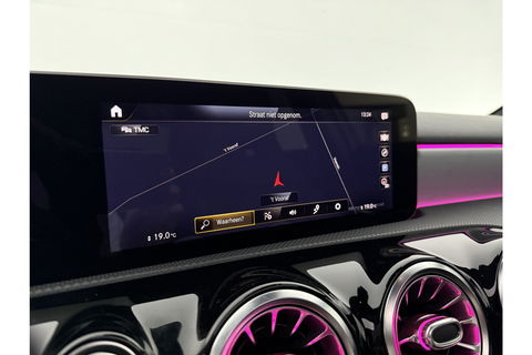 Mercedes-Benz A-Klasse 180 AMG Night Pakket Pano Multibeam LED Sfeerverl. Virtual Burmester Memory Seat Camera Cruise Clima 18"LMV Navi PDC