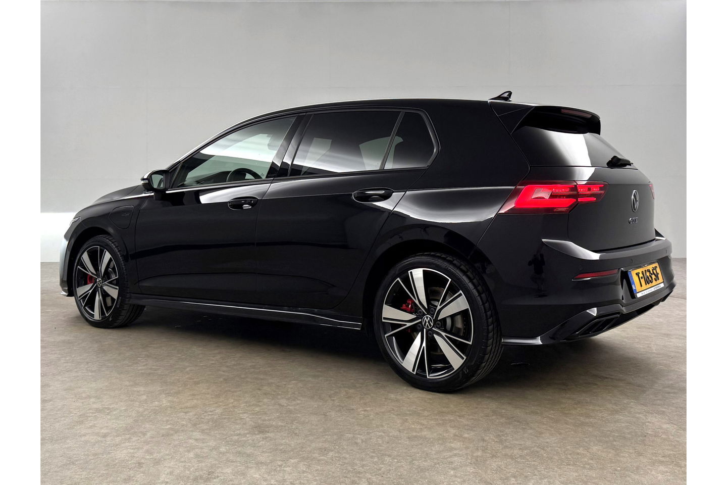 Volkswagen Golf 1.4 GTE 245PK Hybride DSG Sfeer Camera Carplay ACC IQ-Lights LED Virtual Clima Navi 18"LMV Stoel/Stuurverwarming PDC