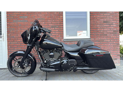 Harley Davidson 103 FLHXS Street Glide Special CVO Streetglide
