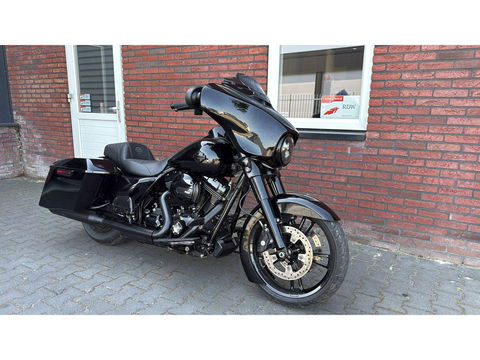 Harley Davidson 103 FLHXS Street Glide Special CVO Streetglide