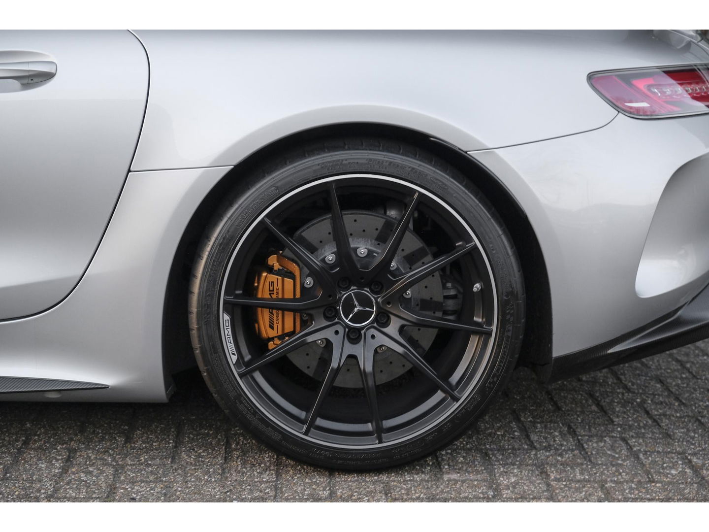 Mercedes-Benz AMG GT R 4.0 V8 585pk GTR NLauto Keramisch Bucket seats Carbonpakket Burmester Camera DAB CommandOnline