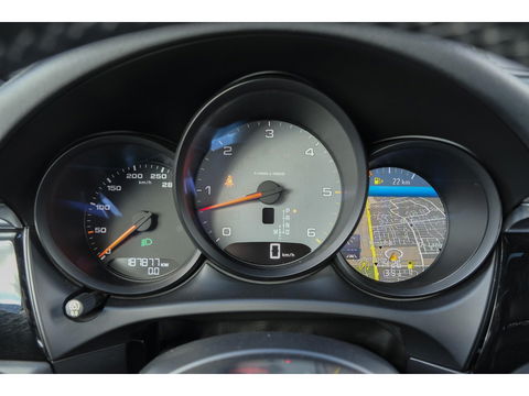 Porsche Macan S 3.0 D 258pk Panoramadak Bose Luchtvering Sport chrono Sportuitlaat Lane assist 20" LMV