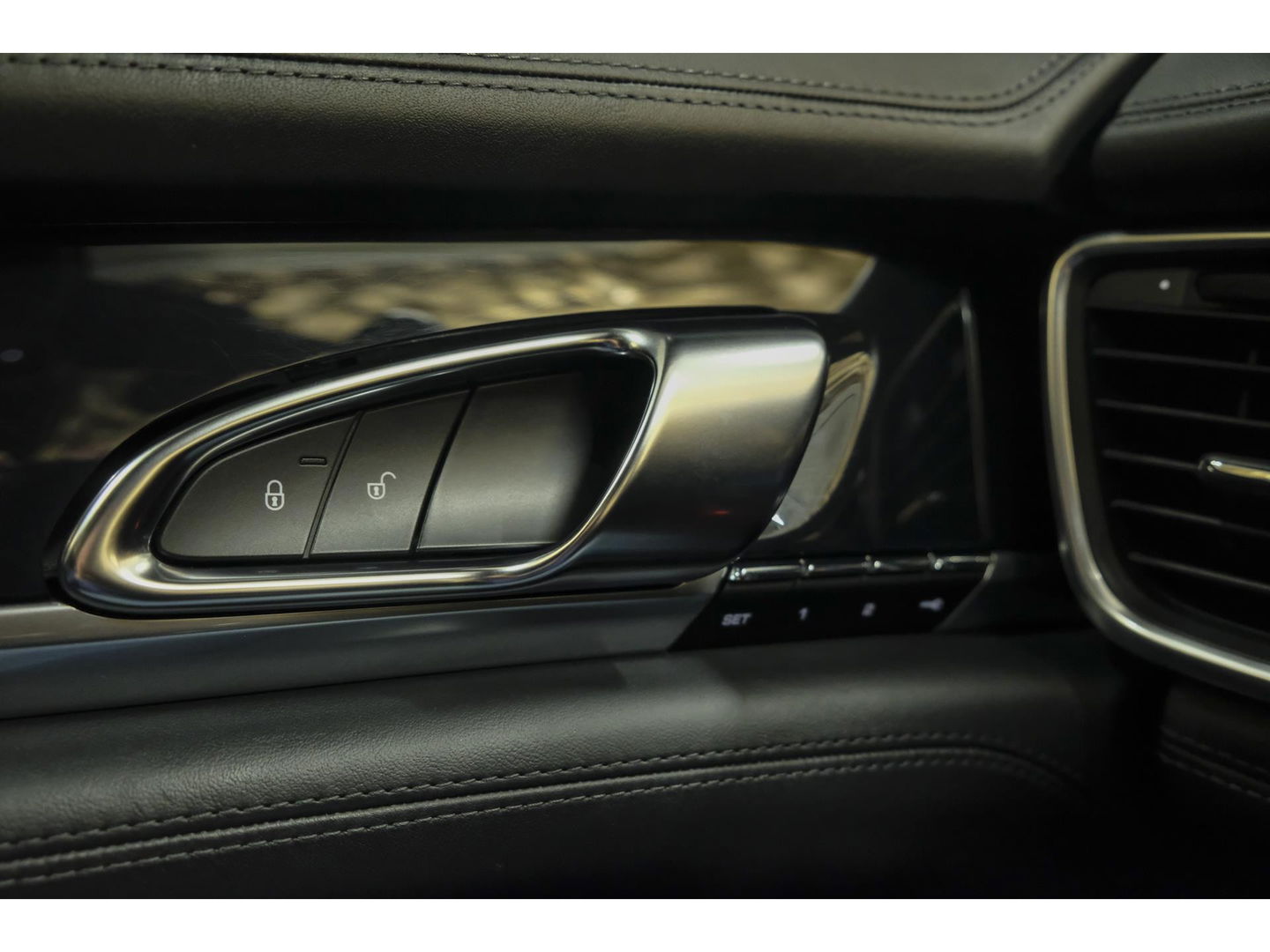 Porsche Panamera 3.0 S 421pk Facelift Schuifdak Stoelkoeling Luchtvering Bose LED lampen 20" LMV Navigatie Camera Elektrische klep