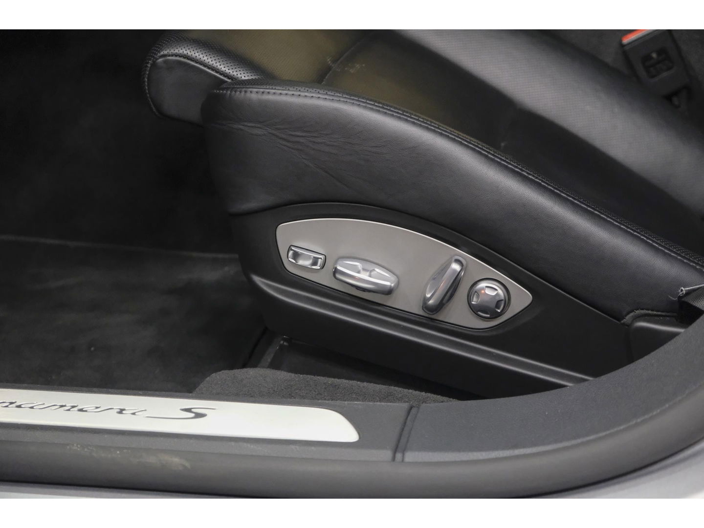 Porsche Panamera 3.0 S 421pk Facelift Schuifdak Stoelkoeling Luchtvering Bose LED lampen 20" LMV Navigatie Camera Elektrische klep