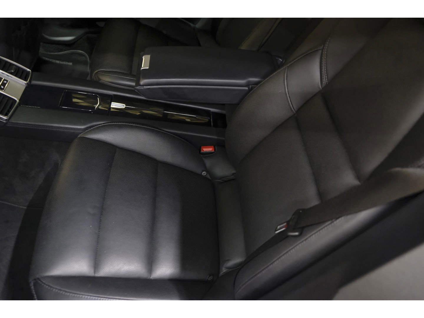 Porsche Panamera 3.0 S 421pk Facelift Schuifdak Stoelkoeling Luchtvering Bose LED lampen 20" LMV Navigatie Camera Elektrische klep