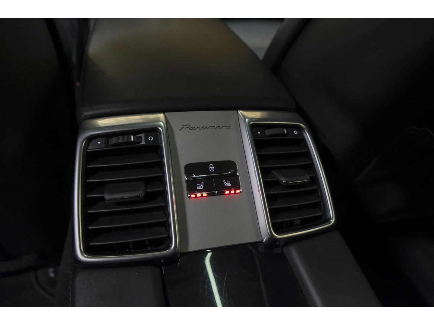 Porsche Panamera 3.0 S 421pk Facelift Schuifdak Stoelkoeling Luchtvering Bose LED lampen 20" LMV Navigatie Camera Elektrische klep