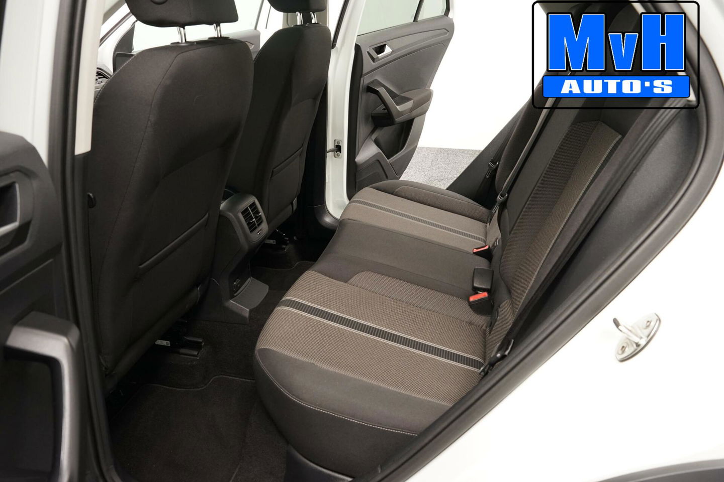 Volkswagen T-Roc 1.0 TSI Style 140PK|PANO|LED|TREKH|STOELVERW.