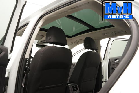 Volkswagen T-Roc 1.0 TSI Style 140PK|PANO|LED|TREKH|STOELVERW.