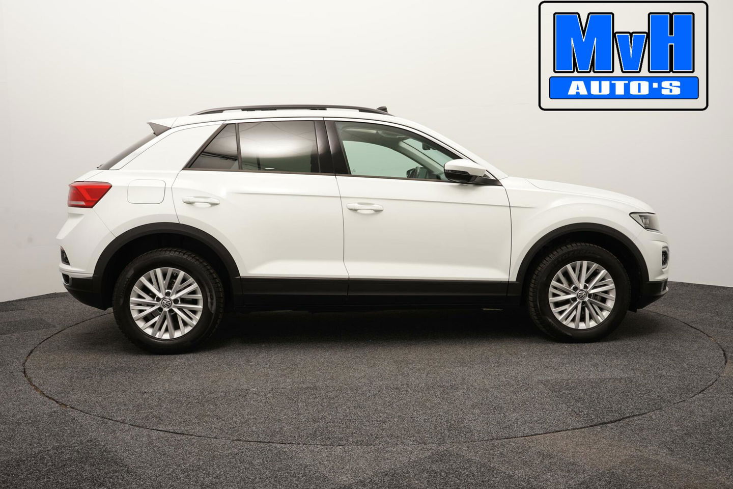 Volkswagen T-Roc 1.0 TSI Style 140PK|PANO|LED|TREKH|STOELVERW.