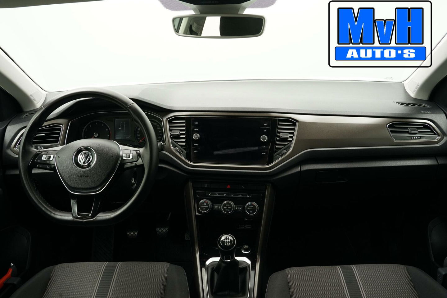 Volkswagen T-Roc 1.0 TSI Style 140PK|PANO|LED|TREKH|STOELVERW.