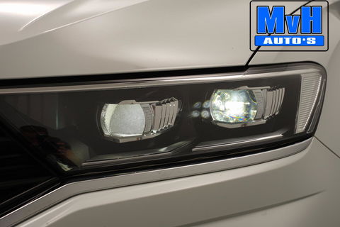 Volkswagen T-Roc 1.0 TSI Style 140PK|PANO|LED|TREKH|STOELVERW.