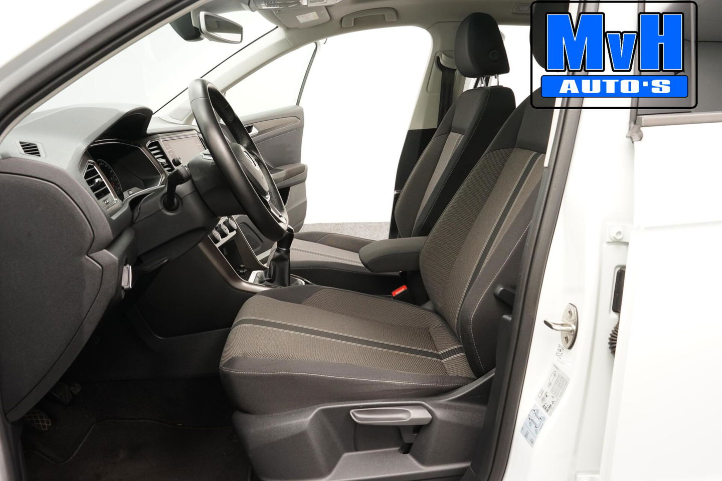 Volkswagen T-Roc 1.0 TSI Style 140PK|PANO|LED|TREKH|STOELVERW.