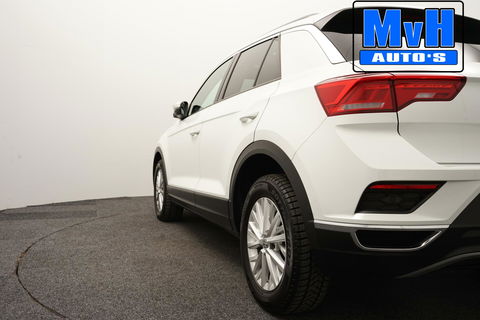 Volkswagen T-Roc 1.0 TSI Style 140PK|PANO|LED|TREKH|STOELVERW.