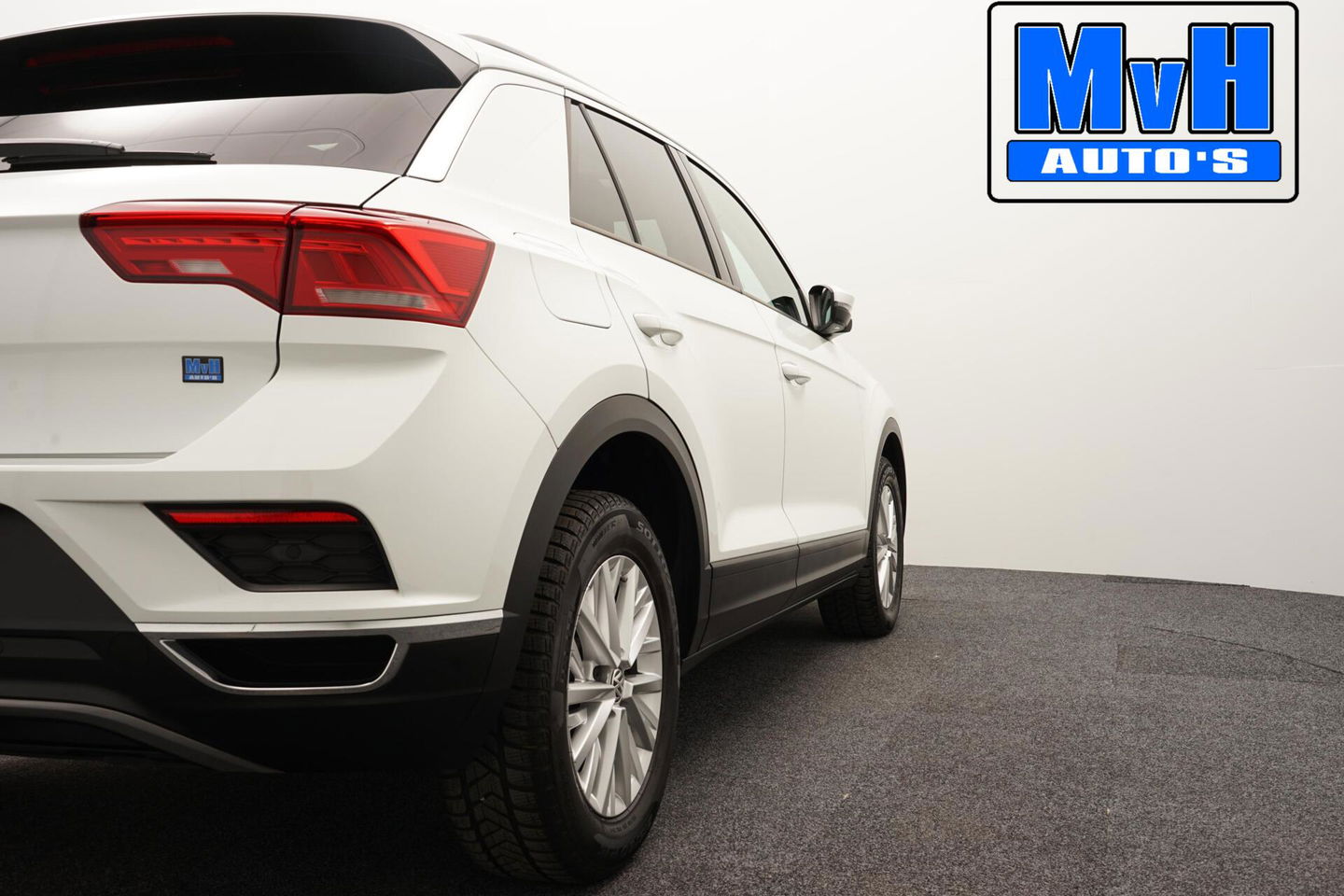 Volkswagen T-Roc 1.0 TSI Style 140PK|PANO|LED|TREKH|STOELVERW.