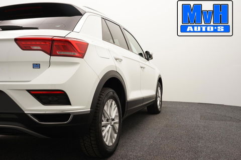 Volkswagen T-Roc 1.0 TSI Style 140PK|PANO|LED|TREKH|STOELVERW.