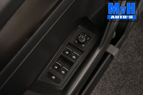 Volkswagen T-Roc 1.0 TSI Style 140PK|PANO|LED|TREKH|STOELVERW.