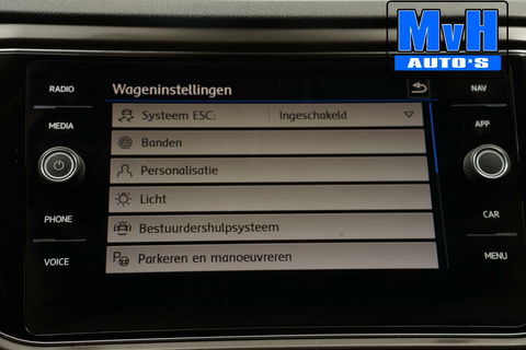 Volkswagen T-Roc 1.0 TSI Style 140PK|PANO|LED|TREKH|STOELVERW.