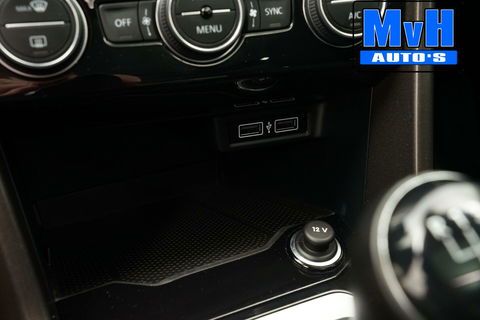 Volkswagen T-Roc 1.0 TSI Style 140PK|PANO|LED|TREKH|STOELVERW.