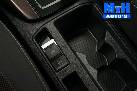 Volkswagen T-Roc 1.0 TSI Style 140PK|PANO|LED|TREKH|STOELVERW.