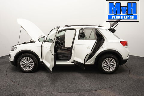 Volkswagen T-Roc 1.0 TSI Style 140PK|PANO|LED|TREKH|STOELVERW.