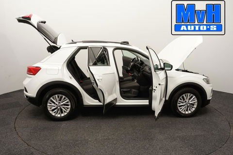 Volkswagen T-Roc 1.0 TSI Style 140PK|PANO|LED|TREKH|STOELVERW.